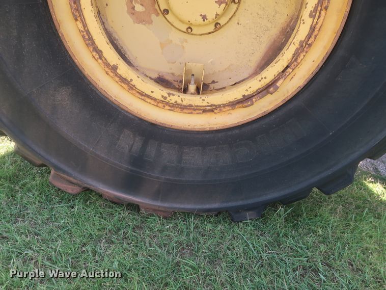 image for item HT9631 1977 Caterpillar 631D  water wagon