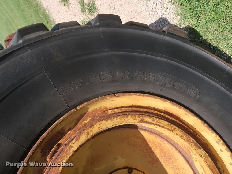 image for item HT9631 1977 Caterpillar 631D  water wagon