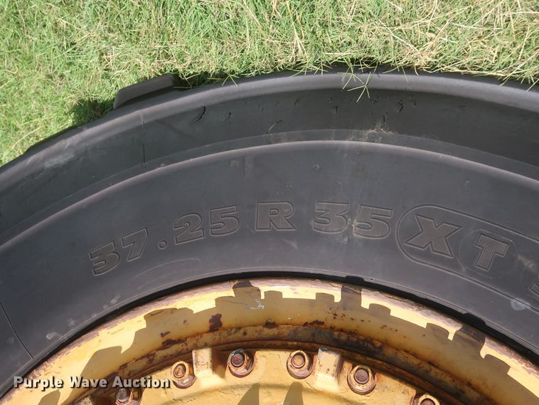 image for item HT9631 1977 Caterpillar 631D  water wagon