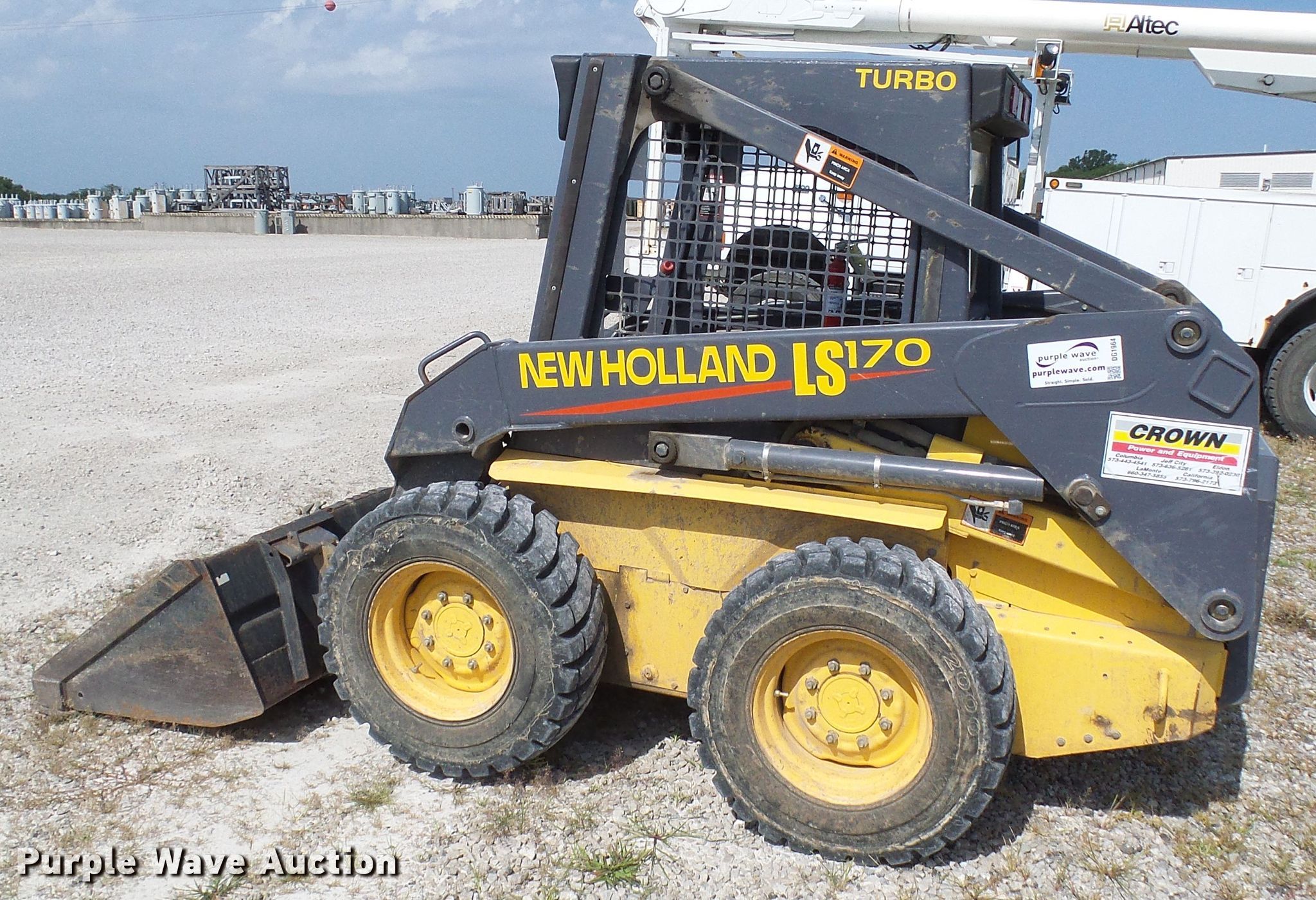 2000 New Holland LS170 skid steer loader in Tipton, MO Item DG1964