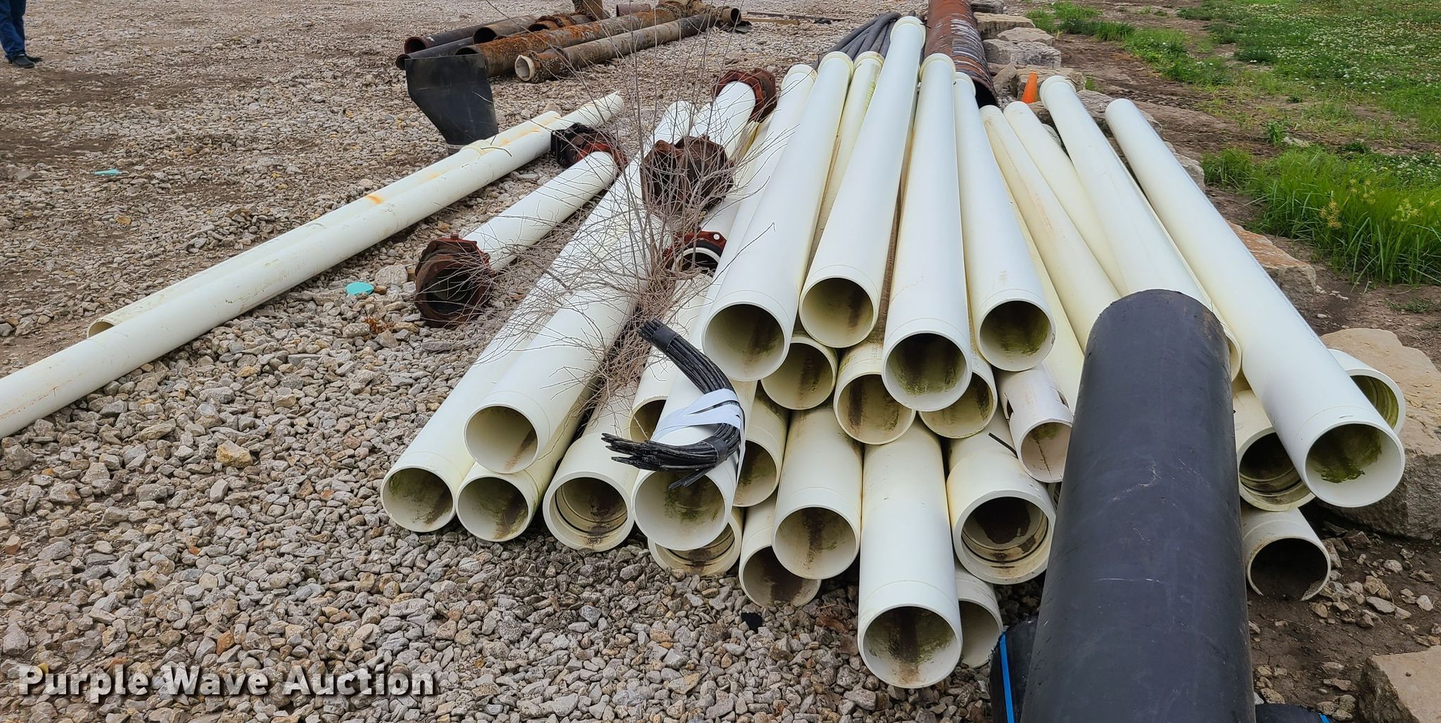 (31) yellow mine pipe in Belton, MO Item GT9205 sold Purple Wave