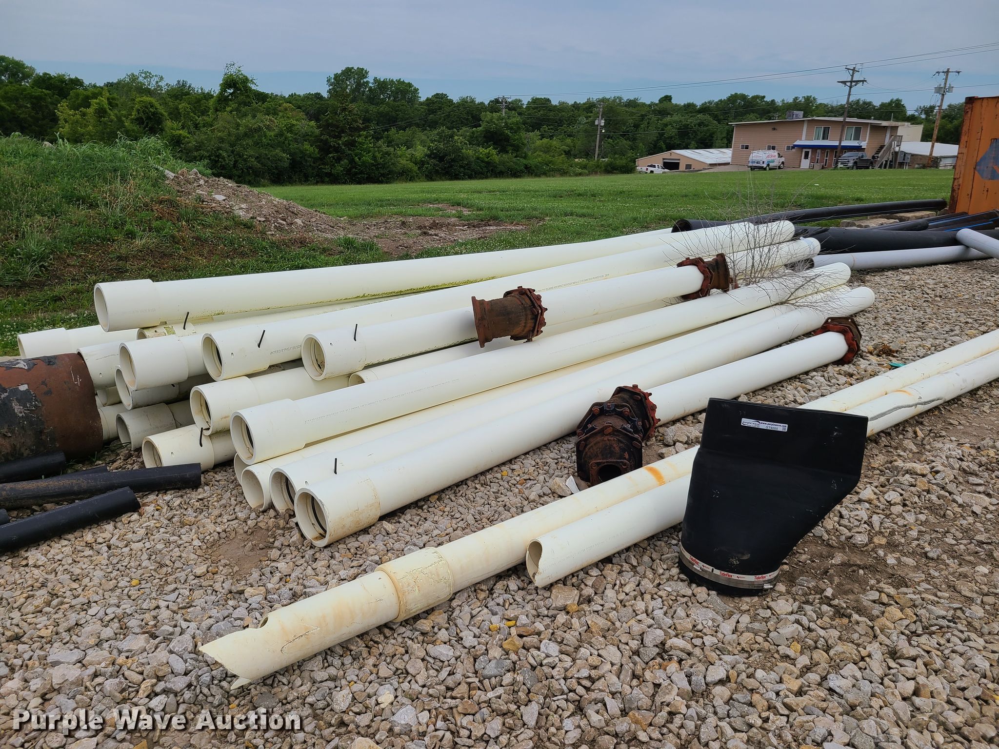 (31) yellow mine pipe in Belton, MO Item GT9205 sold Purple Wave