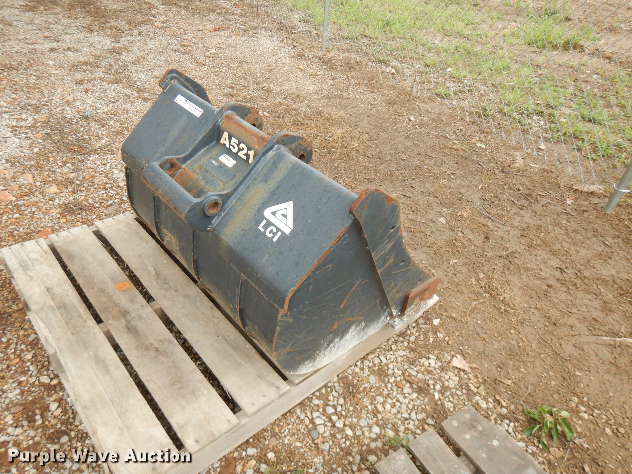 Bobcat A521 36"W excavator bucket in Joplin, MO Item GT9451 sold