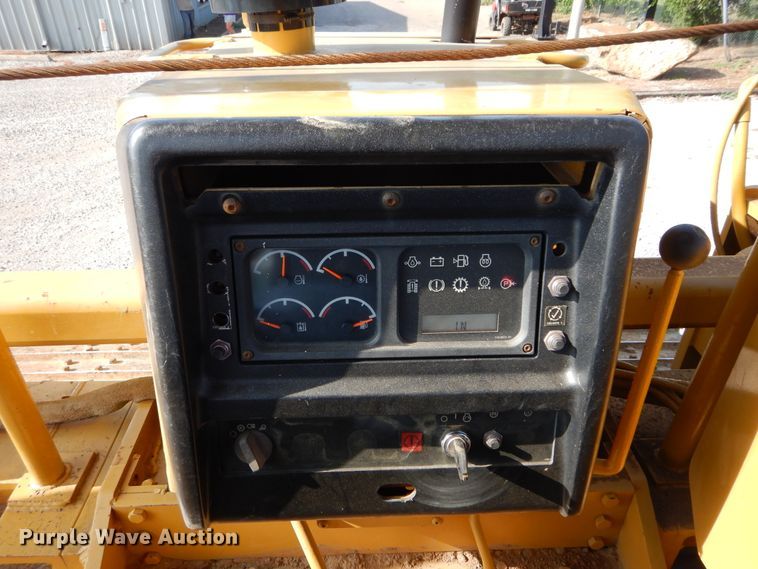 image for item DG7165 2001 Caterpillar D6M LGP  pipelayer