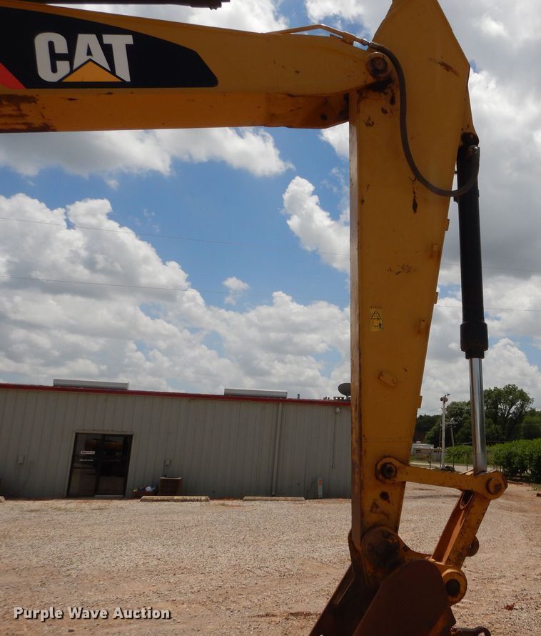 image for item DG7183 2011 Caterpillar 320DL  excavator