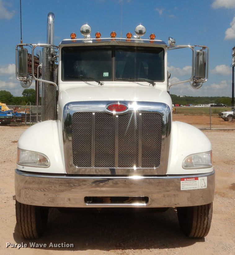 image for item DG7212 2013 Peterbilt 337  service truck with crane