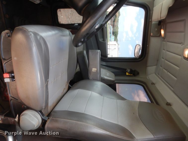 image for item DG7212 2013 Peterbilt 337  service truck with crane