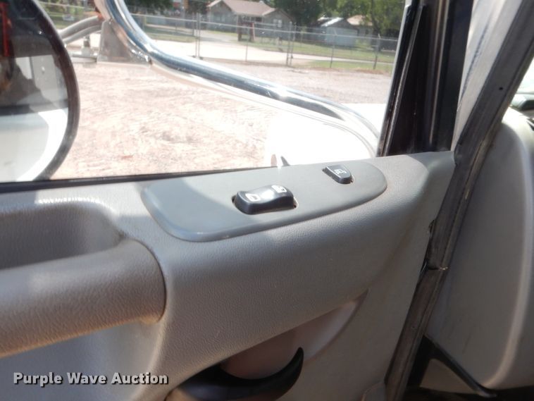 image for item DG7212 2013 Peterbilt 337  service truck with crane