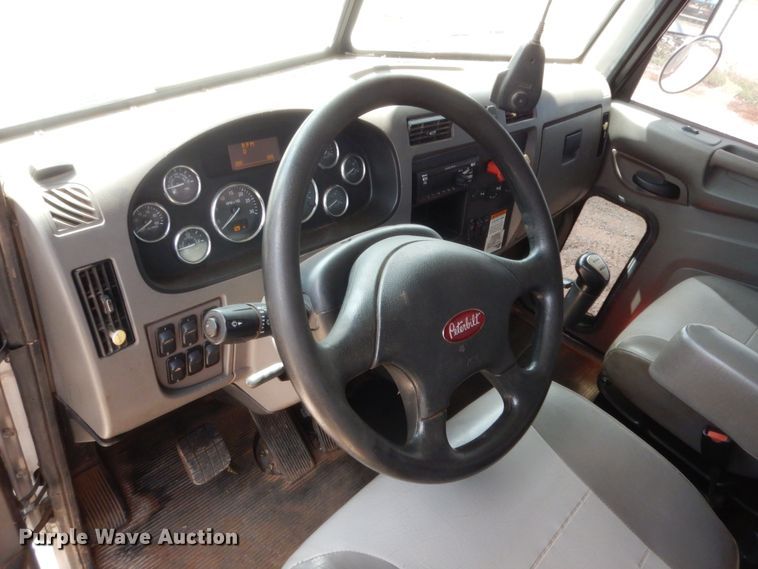 image for item DG7212 2013 Peterbilt 337  service truck with crane