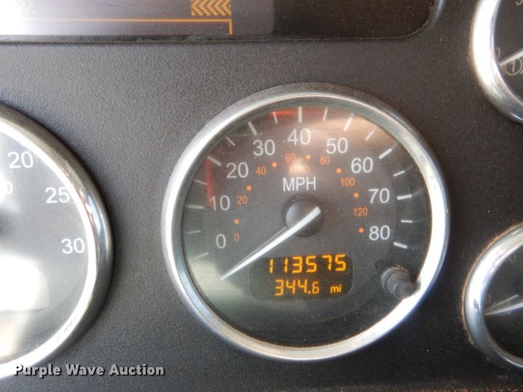 image for item DG7212 2013 Peterbilt 337  service truck with crane