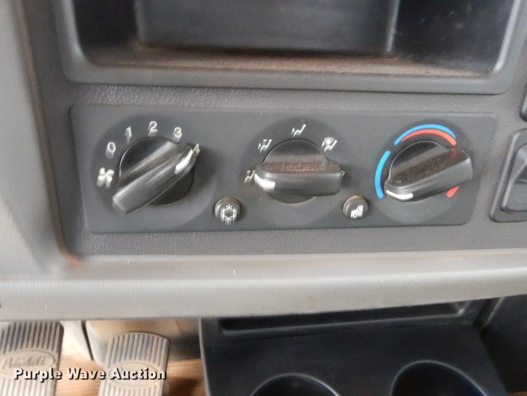 image for item DG7212 2013 Peterbilt 337  service truck with crane