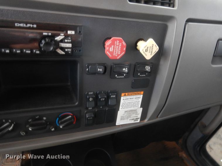 image for item DG7212 2013 Peterbilt 337  service truck with crane