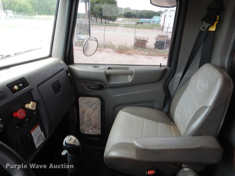 image for item DG7212 2013 Peterbilt 337  service truck with crane