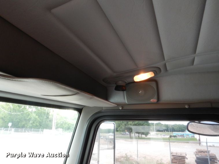 image for item DG7212 2013 Peterbilt 337  service truck with crane