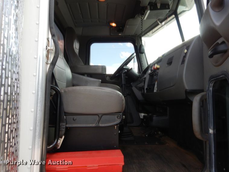 image for item DG7212 2013 Peterbilt 337  service truck with crane