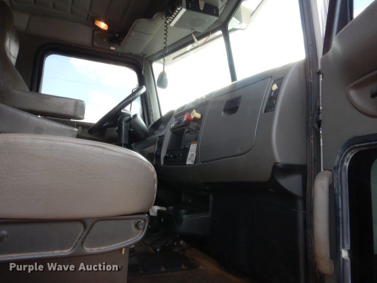 image for item DG7212 2013 Peterbilt 337  service truck with crane