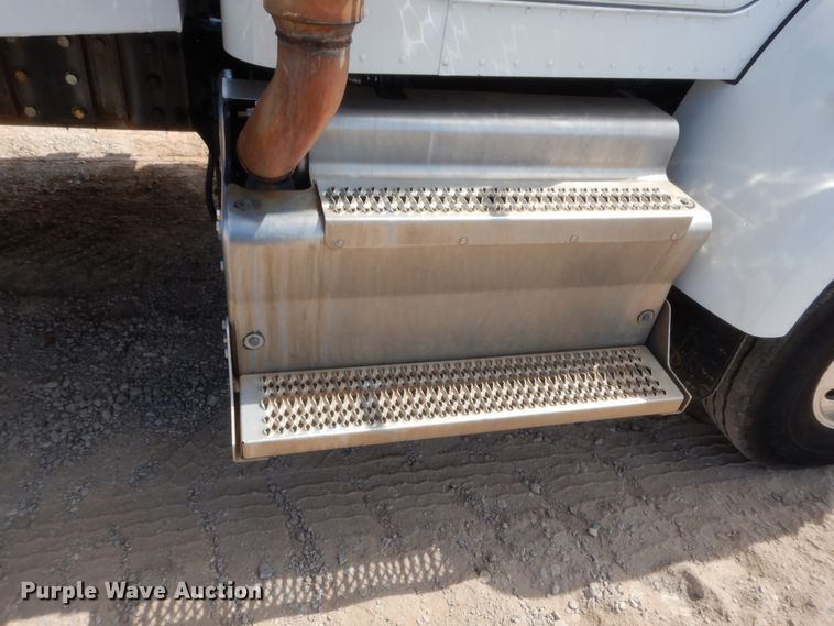 image for item DG7212 2013 Peterbilt 337  service truck with crane