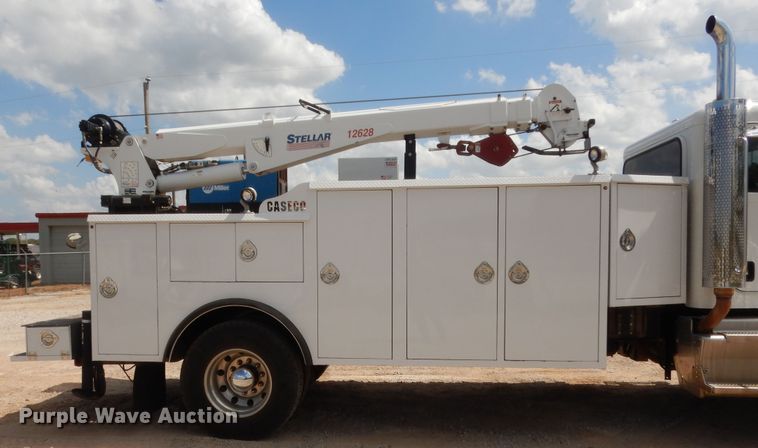 image for item DG7212 2013 Peterbilt 337  service truck with crane