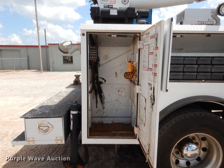 image for item DG7212 2013 Peterbilt 337  service truck with crane