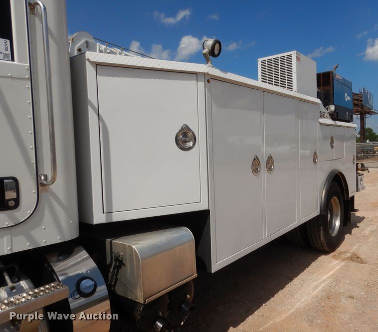 image for item DG7212 2013 Peterbilt 337  service truck with crane