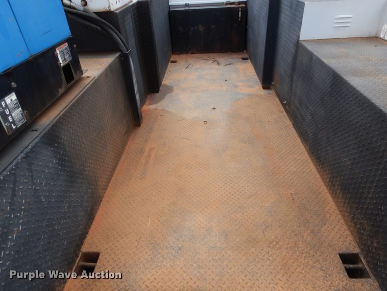 image for item DG7212 2013 Peterbilt 337  service truck with crane