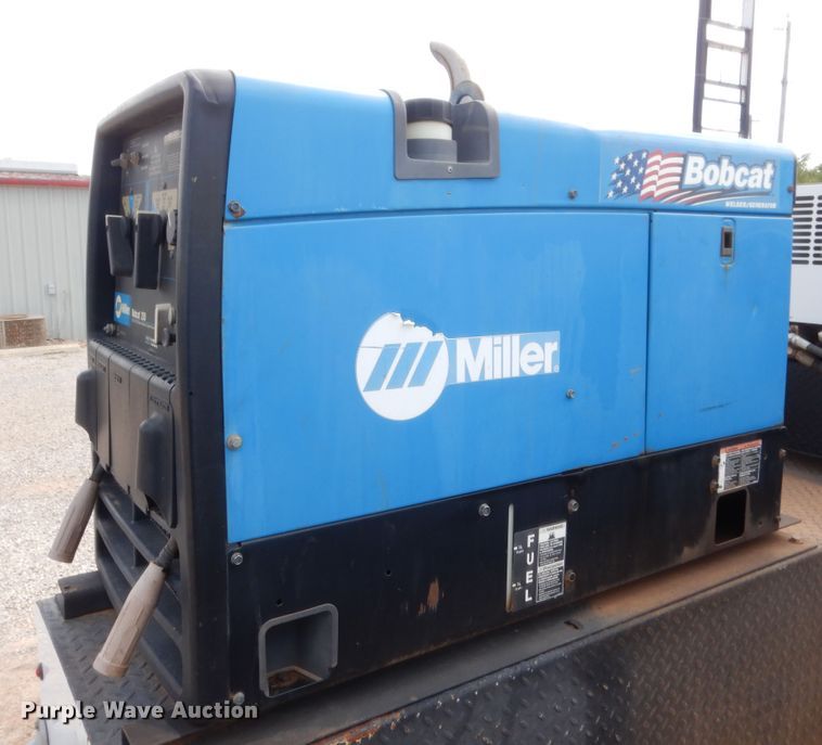 image for item DG7212 2013 Peterbilt 337  service truck with crane