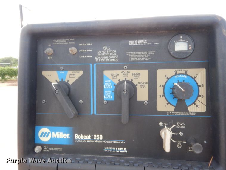 image for item DG7212 2013 Peterbilt 337  service truck with crane