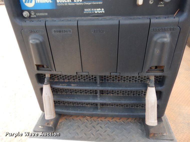 image for item DG7212 2013 Peterbilt 337  service truck with crane