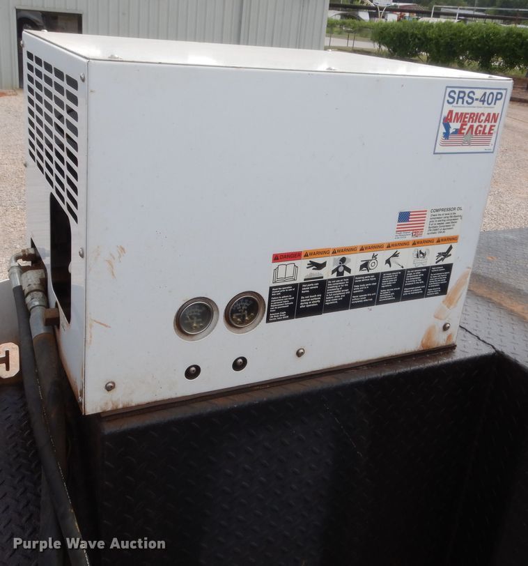 image for item DG7212 2013 Peterbilt 337  service truck with crane