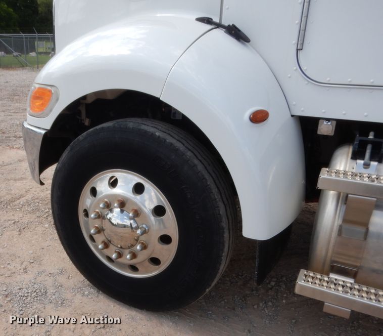 image for item DG7212 2013 Peterbilt 337  service truck with crane