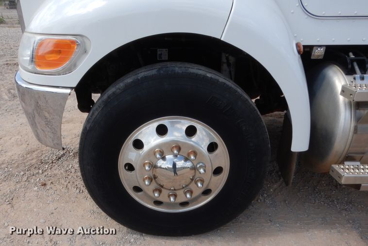 image for item DG7212 2013 Peterbilt 337  service truck with crane