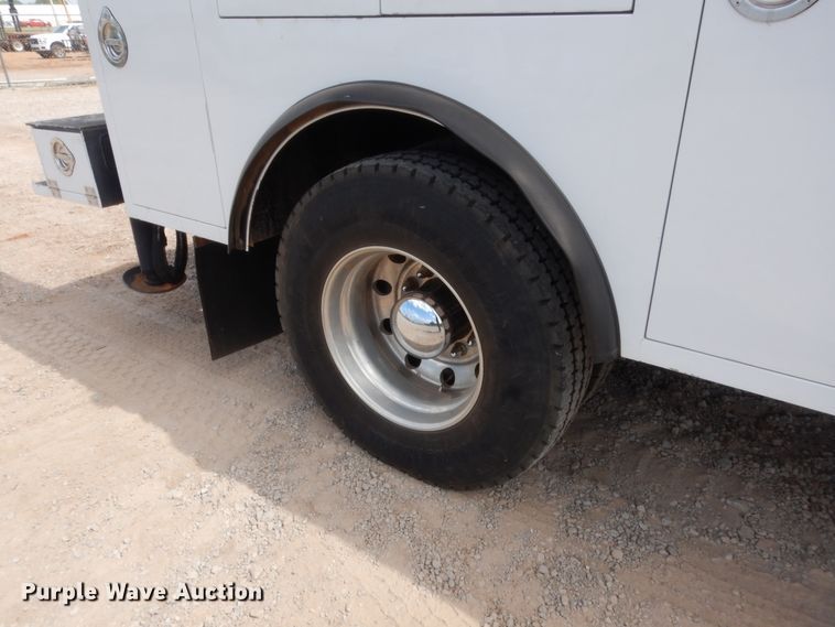 image for item DG7212 2013 Peterbilt 337  service truck with crane