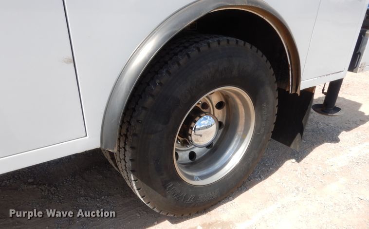 image for item DG7212 2013 Peterbilt 337  service truck with crane