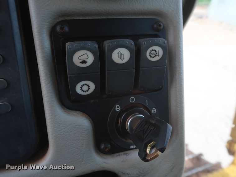 image for item DG7237 2013 Caterpillar D6T XL  dozer