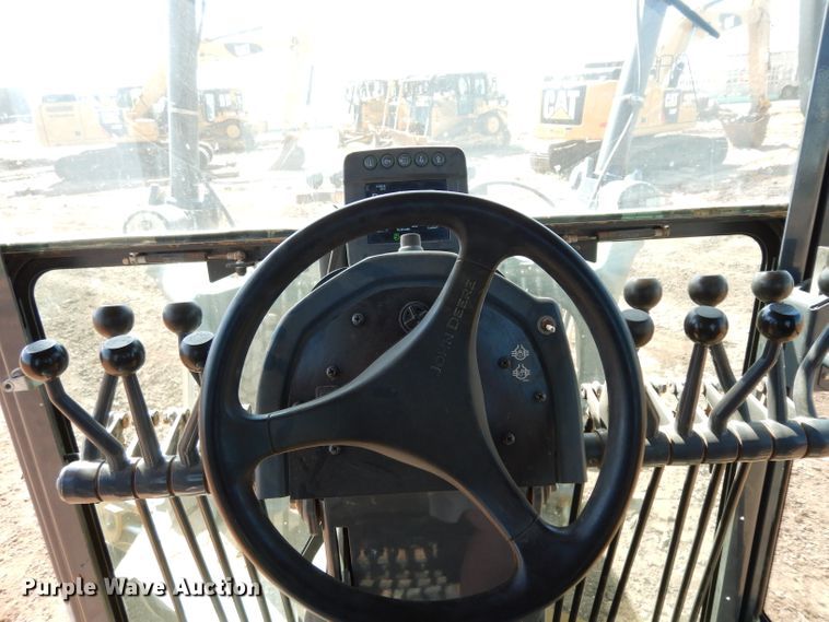 image for item DH0939 2017 John Deere 872G  motor grader