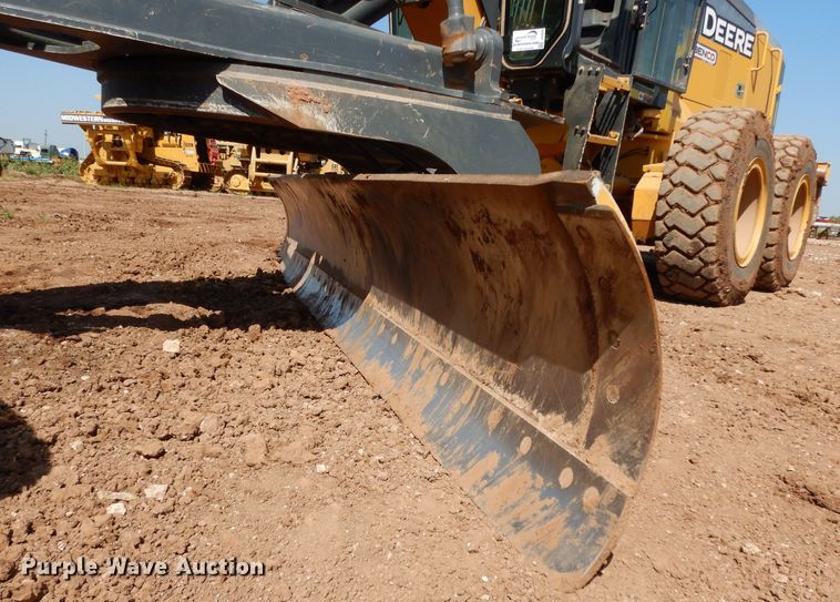 image for item DH0939 2017 John Deere 872G  motor grader