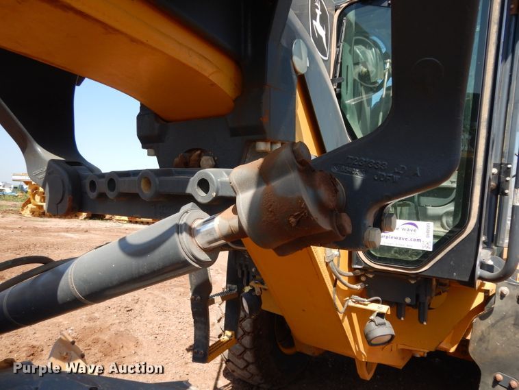 image for item DH0939 2017 John Deere 872G  motor grader