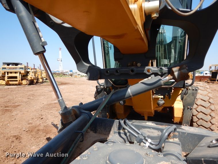 image for item DH0939 2017 John Deere 872G  motor grader