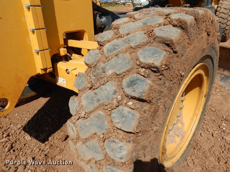 image for item DH0939 2017 John Deere 872G  motor grader