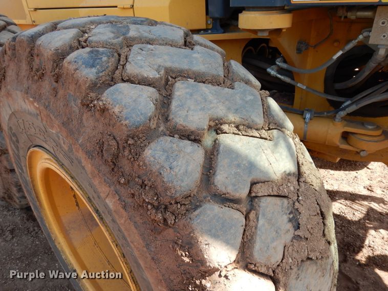 image for item DH0939 2017 John Deere 872G  motor grader