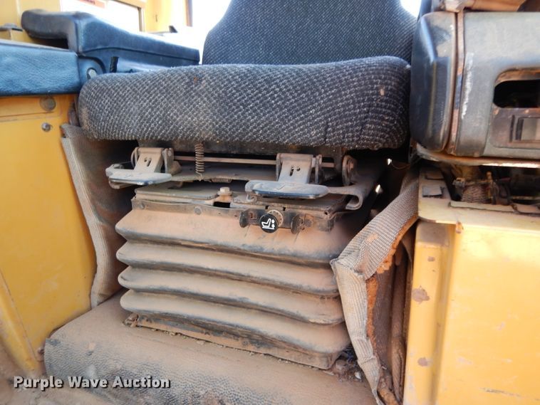 image for item DH0940 2004 Caterpillar D6N LGP  pipelayer