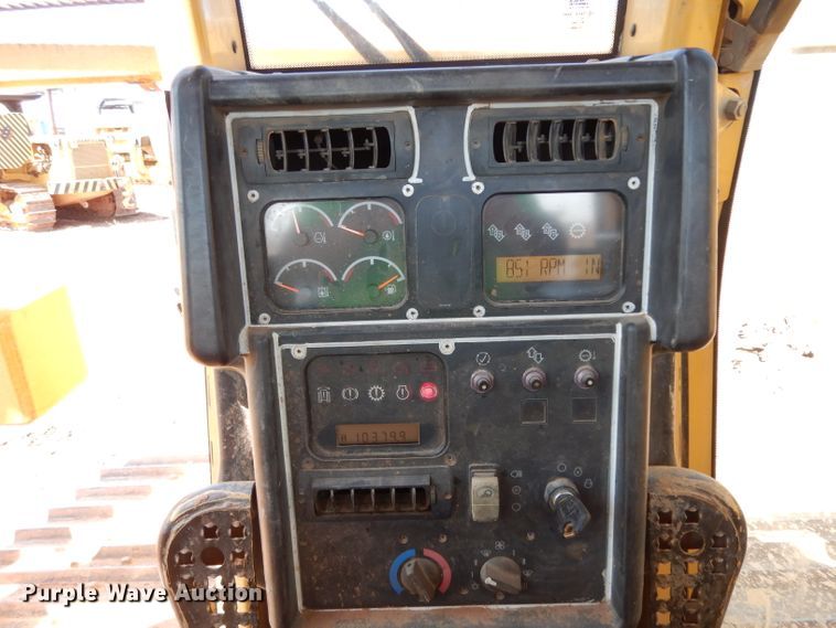 image for item DH0940 2004 Caterpillar D6N LGP  pipelayer