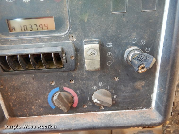 image for item DH0940 2004 Caterpillar D6N LGP  pipelayer