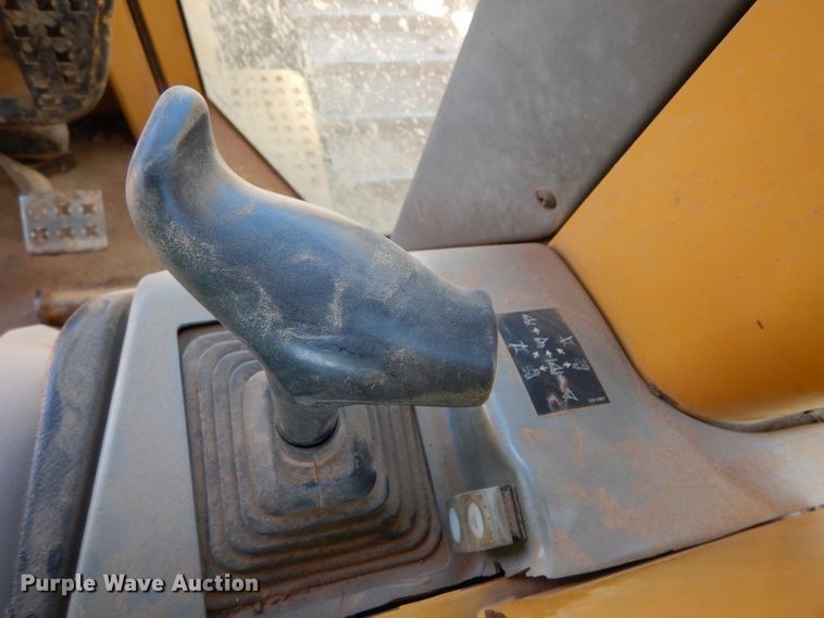 image for item DH0940 2004 Caterpillar D6N LGP  pipelayer