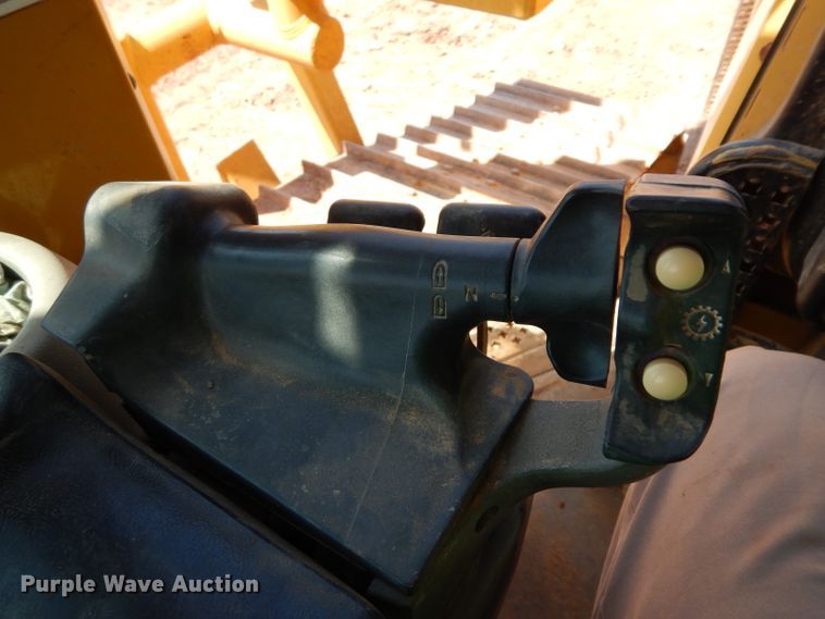 image for item DH0940 2004 Caterpillar D6N LGP  pipelayer