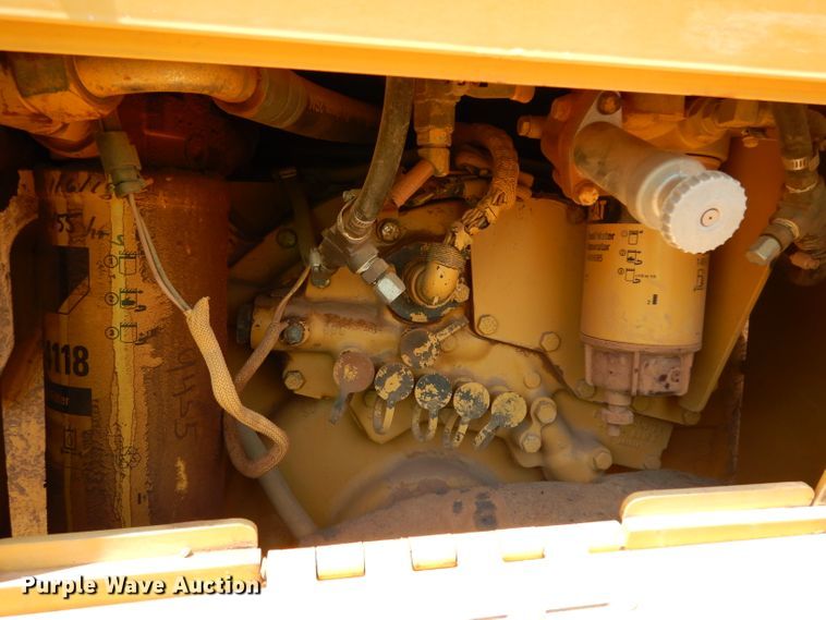 image for item DH0940 2004 Caterpillar D6N LGP  pipelayer