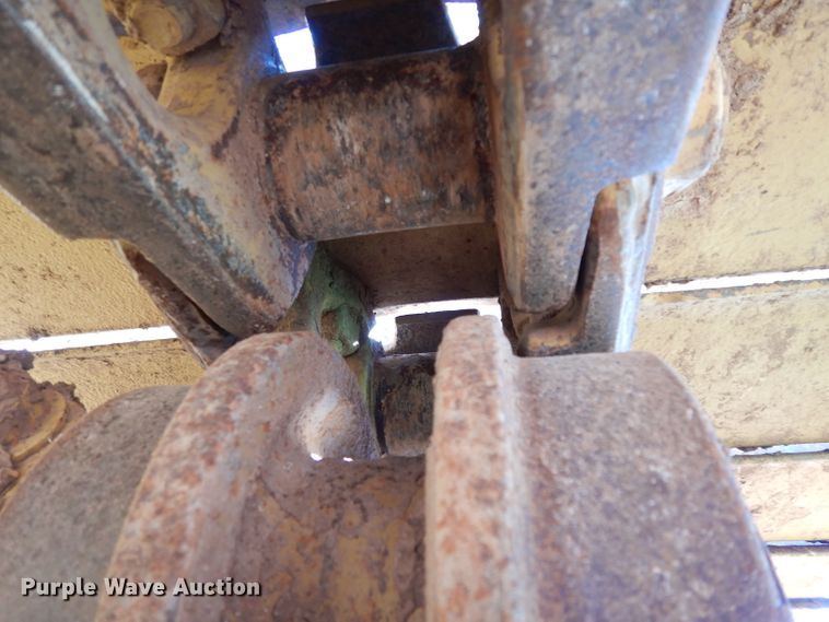 image for item DH0940 2004 Caterpillar D6N LGP  pipelayer