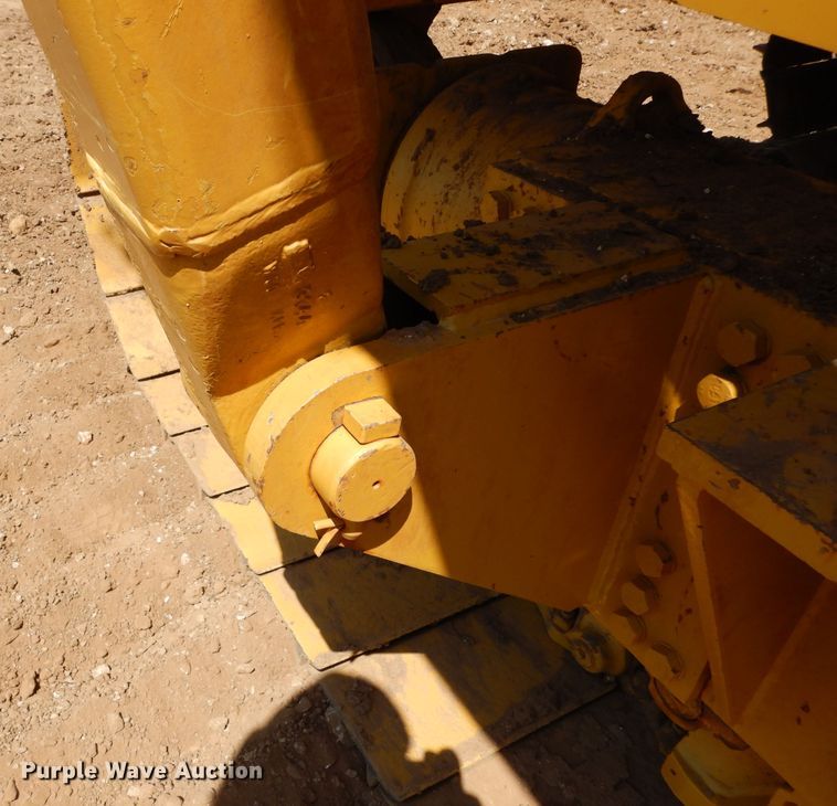 image for item DH0940 2004 Caterpillar D6N LGP  pipelayer