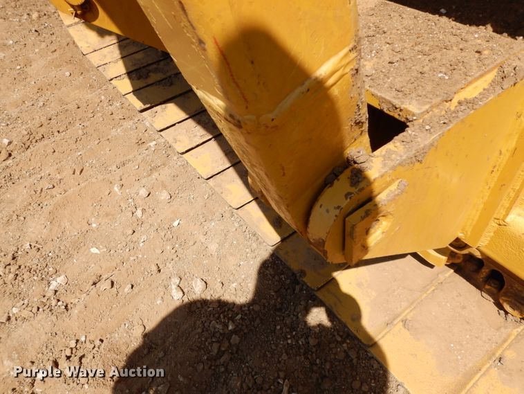 image for item DH0940 2004 Caterpillar D6N LGP  pipelayer