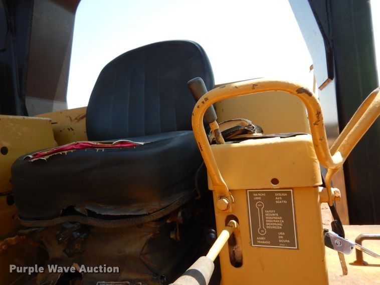 image for item DH0942 1976 Caterpillar D8K  pipelayer